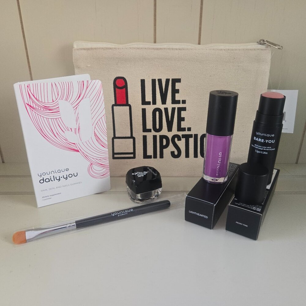 Younique Make Up Gift Bundle #4 w/bag